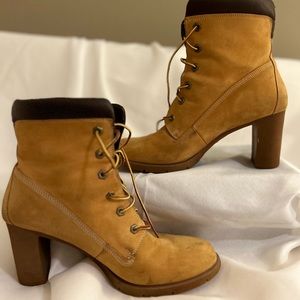Timberlands woman heel boot size 11 in good used condition
